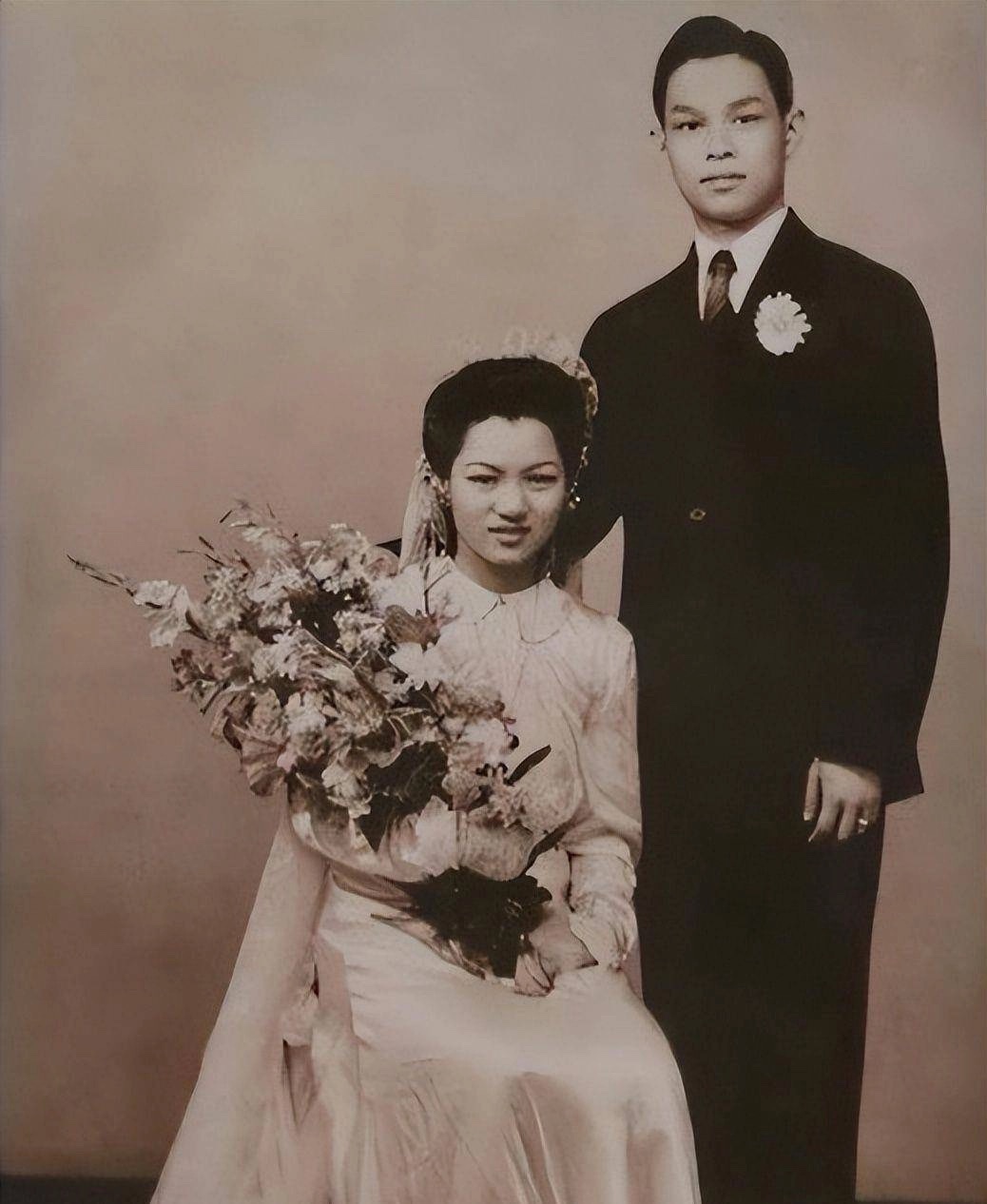 Henry Fok Ying-tung 霍英東 and his first wife Lui Yin-nei 呂燕妮 on their wedding day, about 1943