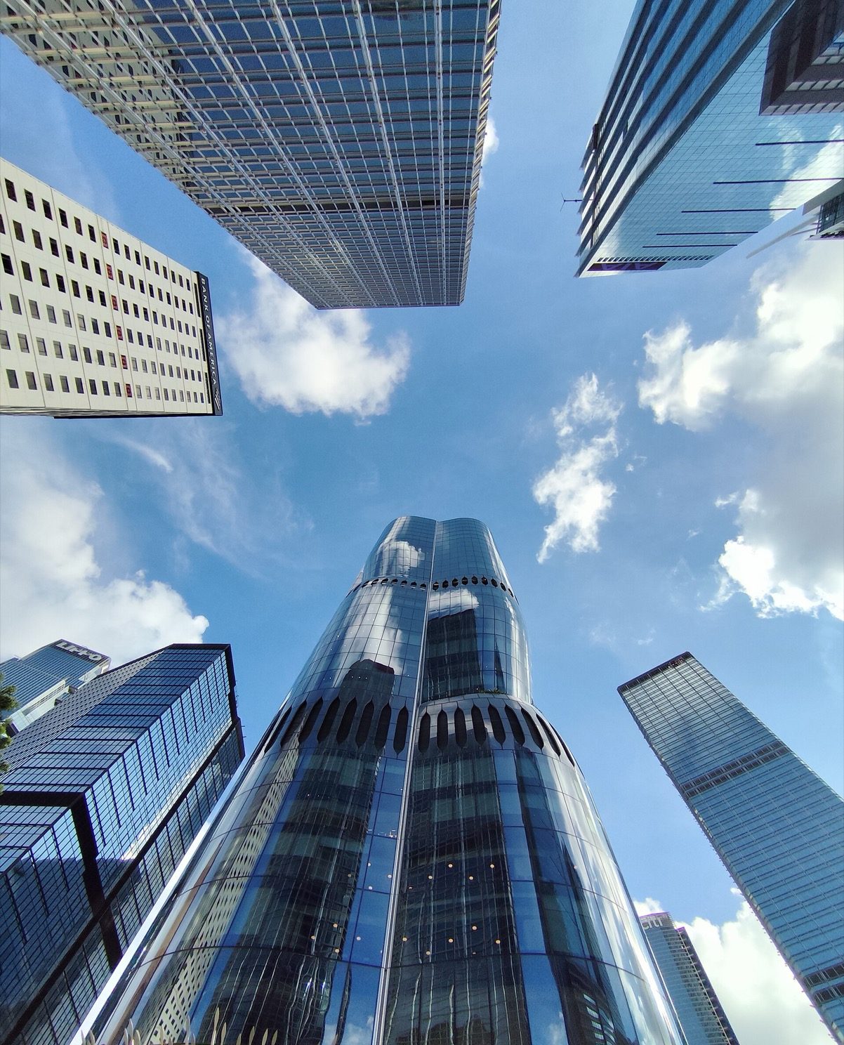 The Henderson, Henderson Land's office tower at 2 Murray Road, Central, Hong Kong, seen from street level in 2025