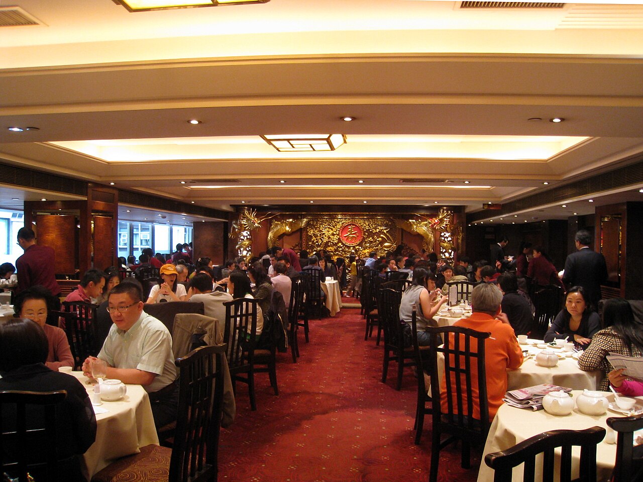 Inside the Yung Kee dining room, 2008