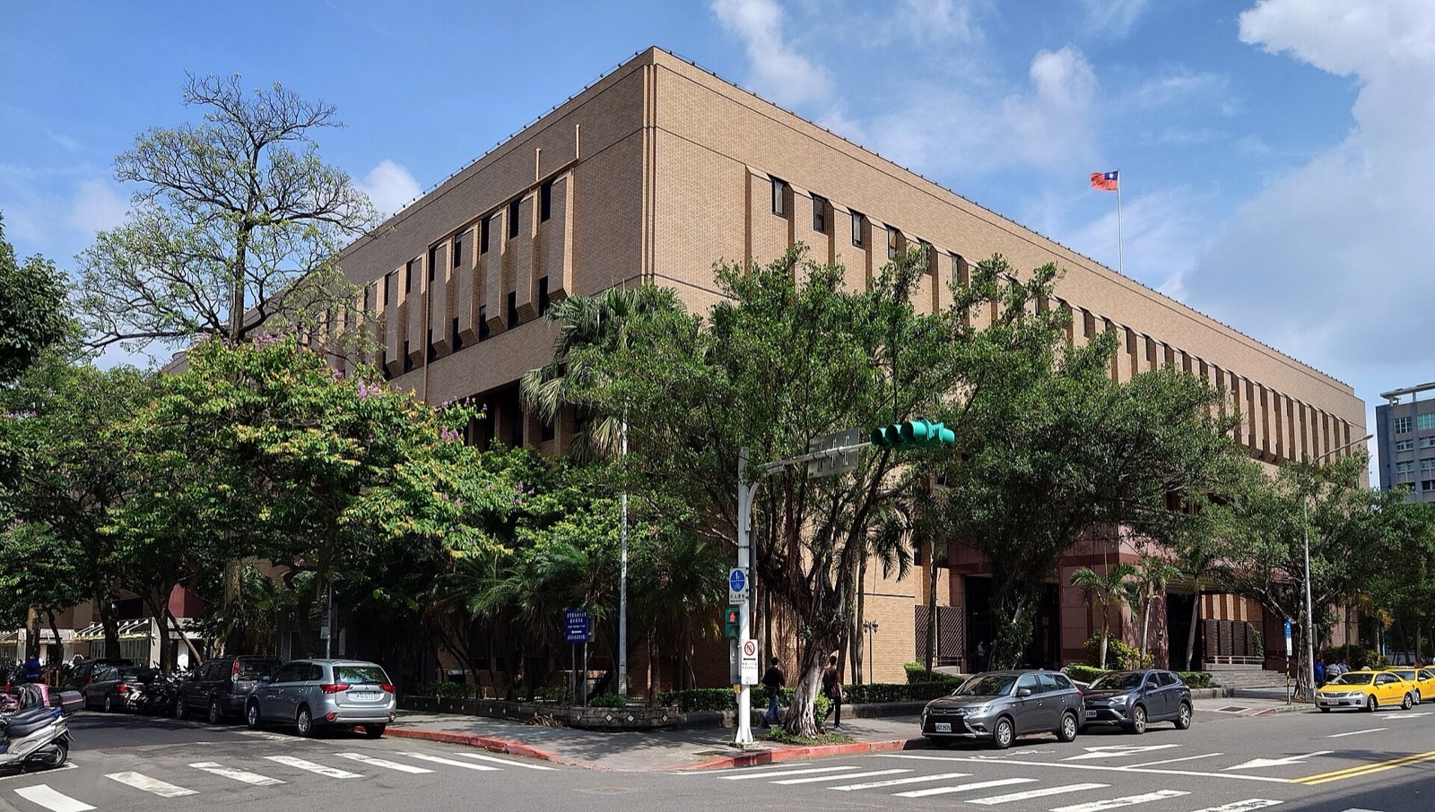 The Taiwan Taipei District Court building in Taipei, where the Chang Yung-fa Foundation's NT$1 billion claim against the Evergreen founder's estate closed argument on 22 October 2026