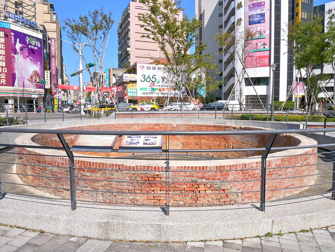 The brick air-raid reservoir at the old Jiancheng roundabout (台北圓環) in Taipei's Datong District, 7 February 2019, with Chongqing North Road behind it — the singer Xie Lei says one of his three remaining houses stands nearby